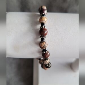 🌼2/$12 Handcrafted agate and silver-tone bracelet